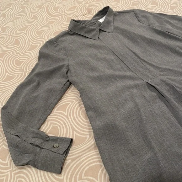 J. Jill blouse, light gray, back buttons, XSP - Picture 2 of 9